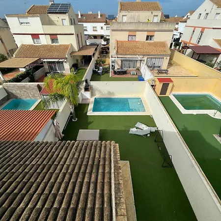 Seville, Pool, Parking