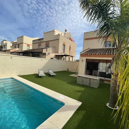 Seville, Pool, Parking *